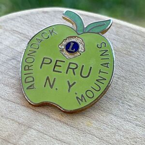 Lions Club Lapel Pin ADIRONDACK Mountains‎ PERU NY Apple 1-1/4"